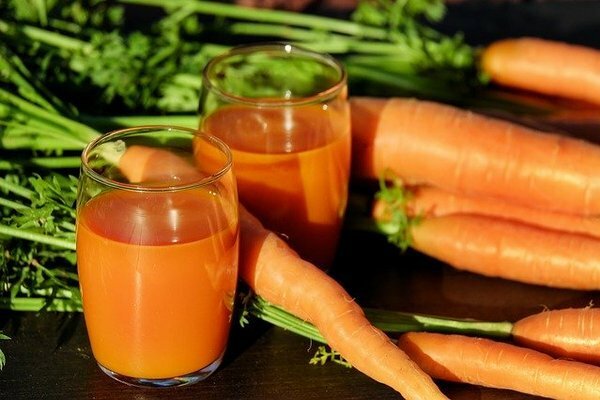 O suco de cenoura ajuda como um excelente suporte renal. (Foto: pixabay.com)