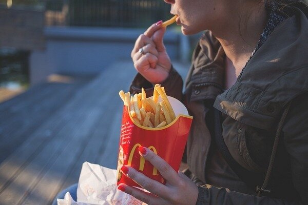 Batatas fritas contêm glicose, sabores naturais de carne bovina (Foto: Pixabay.com)