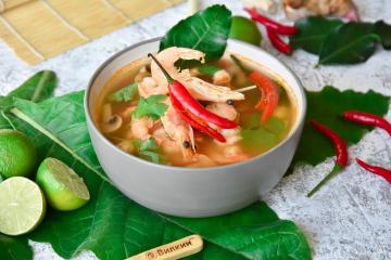 Sopa Tom Yam Kung: uma combinação de amargo, picante, doce, azedo e salgado em um prato