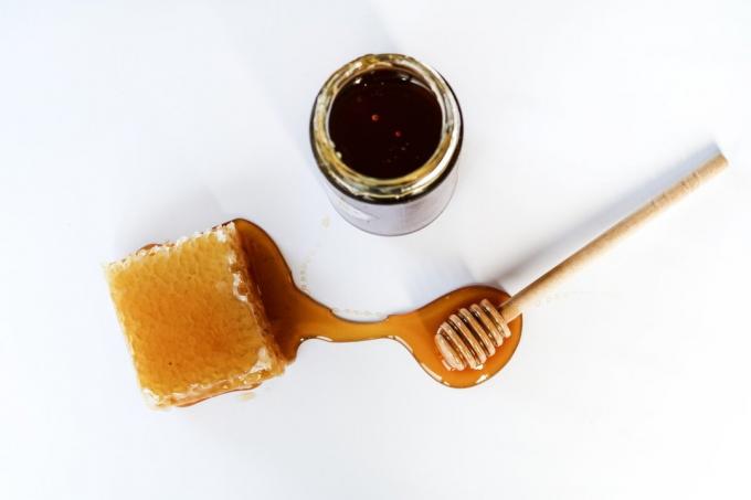 mel frescos contém mais do que 20% do líquido