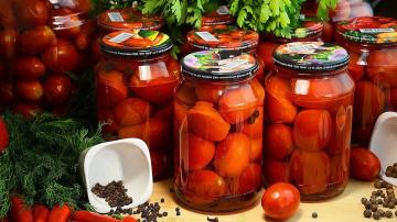 Tomates para o inverno "Honey" sem esterilização