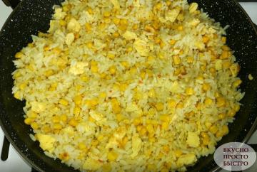 Fiquei arroz cozido? Prepare decore com ovo e milho. Simples e delicioso