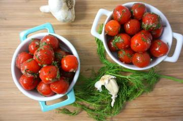 Tomates recheados para o inverno em Rostowski: surpresa aperitivo!