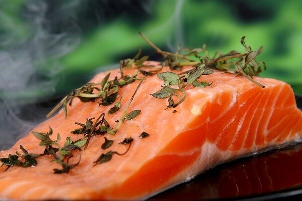 O salmão é rico em ômega-3 (Foto: Pixabay.com)