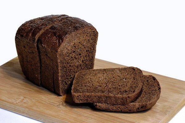 Os cientistas descobriram que tanto o pão branco quanto o preto são benéficos, mas isso depende das características do corpo. (Foto: Pixabay.com)