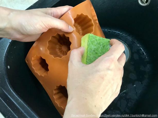 Se imediatamente após o cozimento forma enterrada, é fácil de limpar com uma esponja