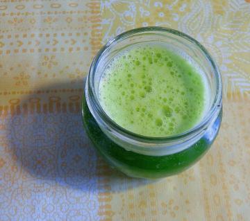 Bebida verde vitamina inverno, purificar o corpo do muco acumulado