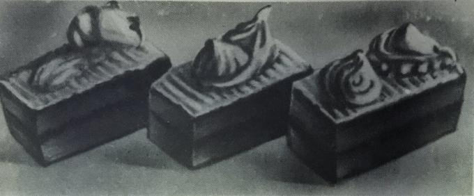Bolo "de esponja com creme de proteína." Foto do livro "Produção de doces e bolos," 1976 