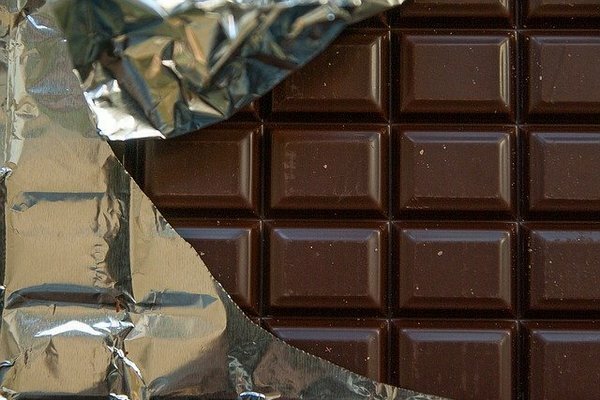Basta comer alguns pedaços de chocolate por dia para ajudar o cérebro a funcionar (Foto: pixabay.com)