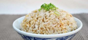 Como cozinhar um delicioso enfeite arroz friável