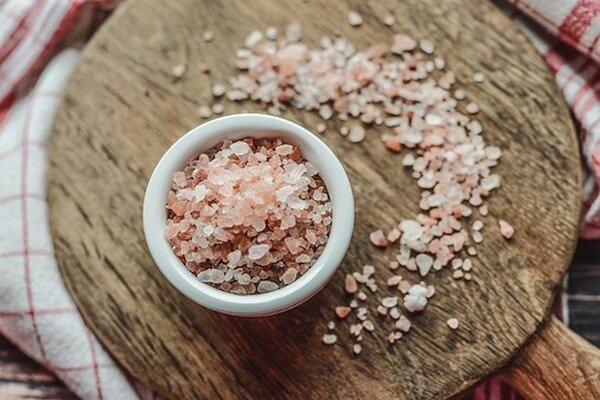 O principal é não consumir mais sal do que o permitido (Foto: Pixabay.com)