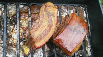 Como a fumar um bacon saboroso no fogo?