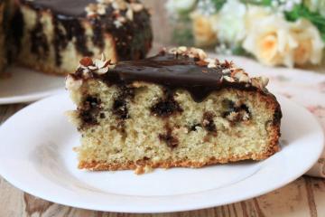 Bolo de chocolate incrivelmente delicada: a apenas um biscoito e chocolate esmalte