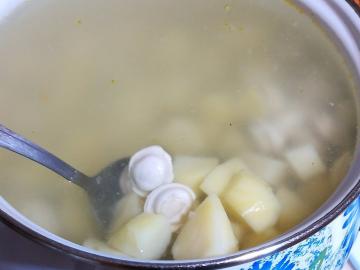 Deliciosa sopa caseira com bolinhos de massa