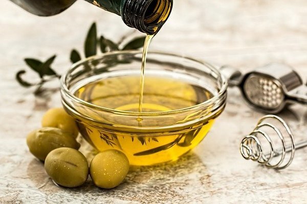 O azeite de oliva é bom para você, mas você não deve usá-lo com muita frequência. (Foto: Pixabay.com)