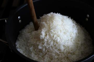 Como cozinhar enfeite arroz crocante?