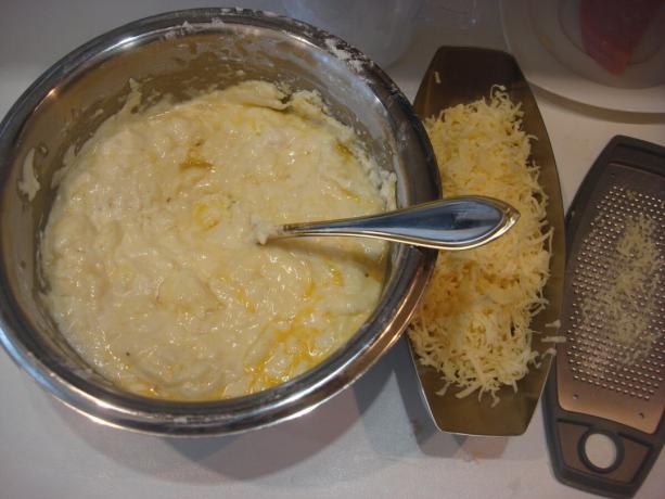 Foto tirada pelo autor (óleo, farinha, ovos, fermento em pó, creme de leite, queijo)