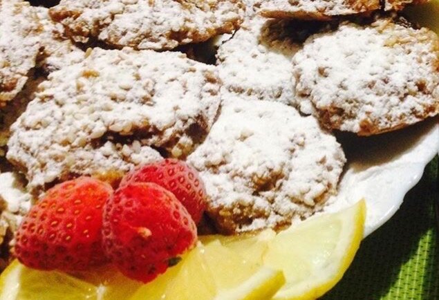 I quase sempre têm morangos congelados, mas fresco - ainda melhor para esses cookies.