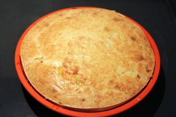 A torta de peixe com chicote-se (a partir do enlatado)