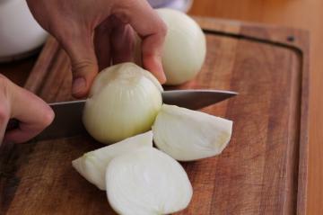 Como cortar cebolas e não chorar? 11 dicas úteis