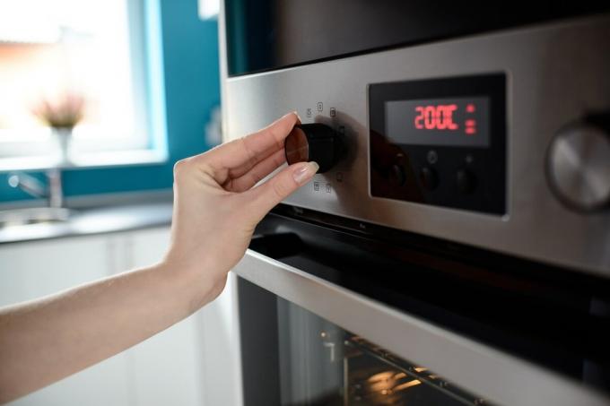 Pré-aqueça o forno previamente. Fotos - Yandex. fotos