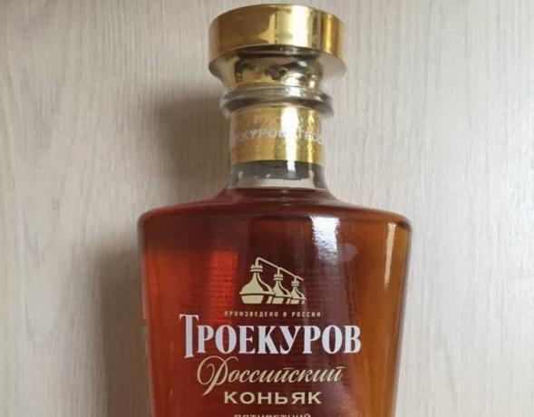 Um bom cognac nos resultados Roskachestva. Em um sólido "grau C".