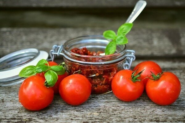 Os tomates são muito bons para o corpo, mas só quando comidos antes do almoço (Foto: Pixabay.com)