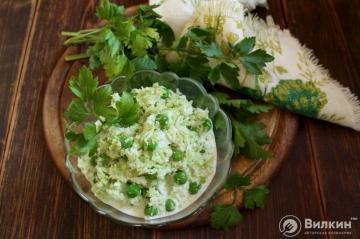 Salada com repolho e ervilhas verdes