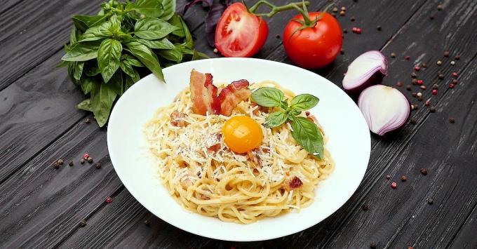 
Transforme jantar diariamente maçante em um estilo italiano romântico.