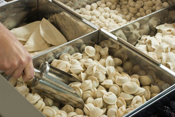Três maneiras de transformar os bolinhos estudante lojas em um prato comestível
