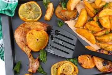 Como cozinhar os pés de galinha com batatas e laranjas