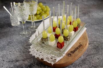 Canapés com Queijo e Uva