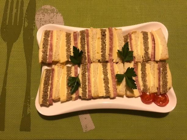 Este sanduíche estamos preparados na escola para o trabalho, onde nos foi ensinado a cozinhar)