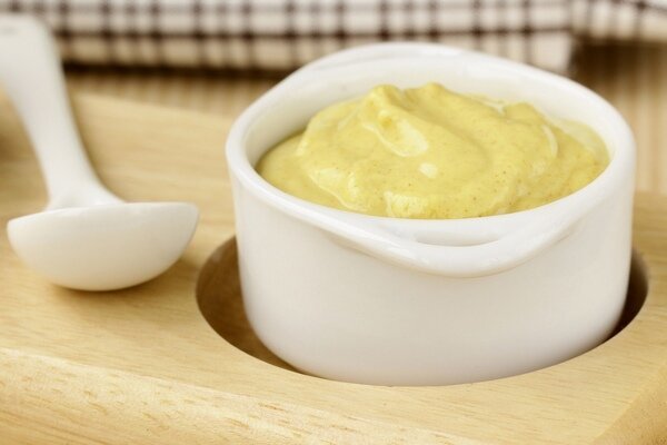 Molho de mostarda com creme azedo complementa saladas de vegetais e pratos de frango (Foto: Pixabay.com)