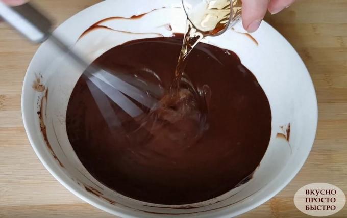 Processo de preparação de sobremesa de chocolate