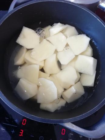 Como eu rapidamente cozinhe as batatas em purê de batatas. Apenas 15 minutos e você está feito