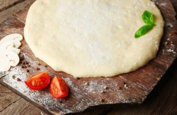 Como fazer massa de pizza: os segredos do verdadeiro teste italiano