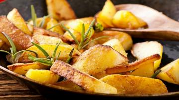 Como fritar as batatas com uma crosta dourada?