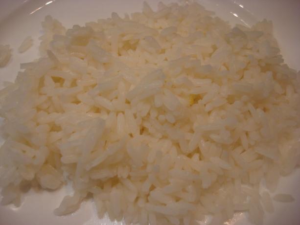 Foto tirada pelo autor (depois de cozinhar com limão, arroz tornou-se muito mais branco)