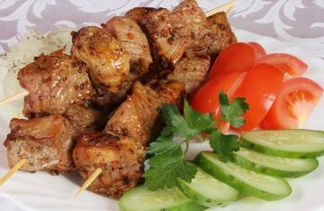 Kebab de Shish no microondas por 15 minutos